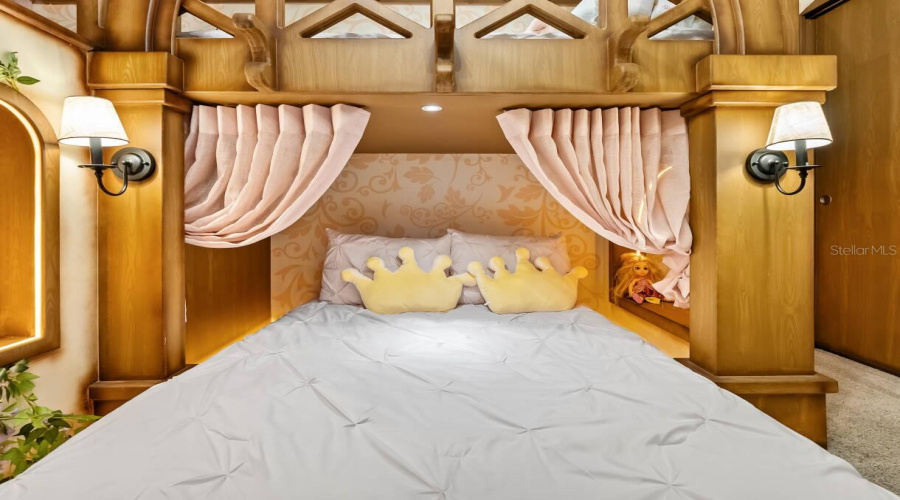 DAVENPORT, Florida 33897, 9 Bedrooms Bedrooms, ,6 BathroomsBathrooms,Residential,For Sale,BREEZE MIST,0,MFRO6387043