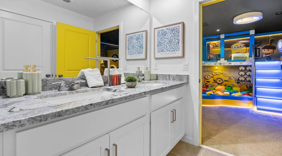 DAVENPORT, Florida 33897, 9 Bedrooms Bedrooms, ,6 BathroomsBathrooms,Residential,For Sale,BREEZE MIST,0,MFRO6387043