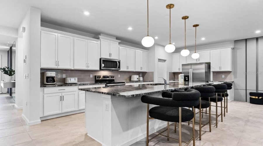 DAVENPORT, Florida 33897, 9 Bedrooms Bedrooms, ,6 BathroomsBathrooms,Residential,For Sale,BREEZE MIST,0,MFRO6387043