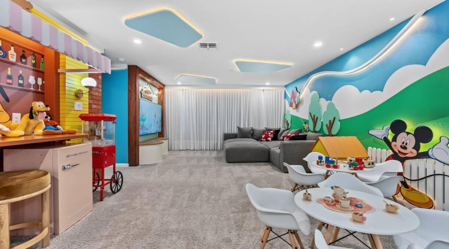 DAVENPORT, Florida 33897, 9 Bedrooms Bedrooms, ,6 BathroomsBathrooms,Residential,For Sale,BREEZE MIST,0,MFRO6387043