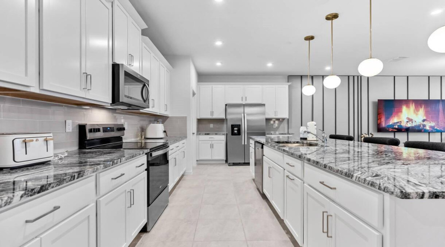 DAVENPORT, Florida 33897, 9 Bedrooms Bedrooms, ,6 BathroomsBathrooms,Residential,For Sale,BREEZE MIST,0,MFRO6387043