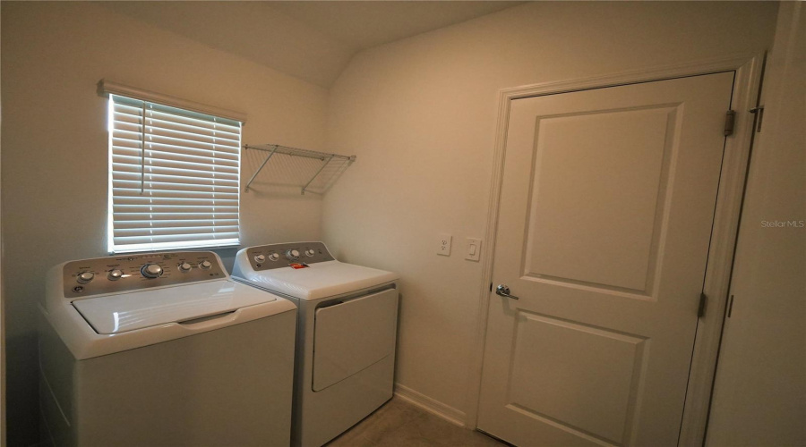 KISSIMMEE, Florida 34746, 3 Bedrooms Bedrooms, ,2 BathroomsBathrooms,Residential,For Sale,BABBLING BROOK,0,MFRO6387928