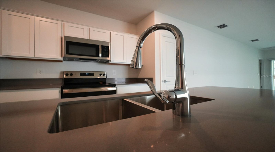 KISSIMMEE, Florida 34746, 3 Bedrooms Bedrooms, ,2 BathroomsBathrooms,Residential,For Sale,BABBLING BROOK,0,MFRO6387928