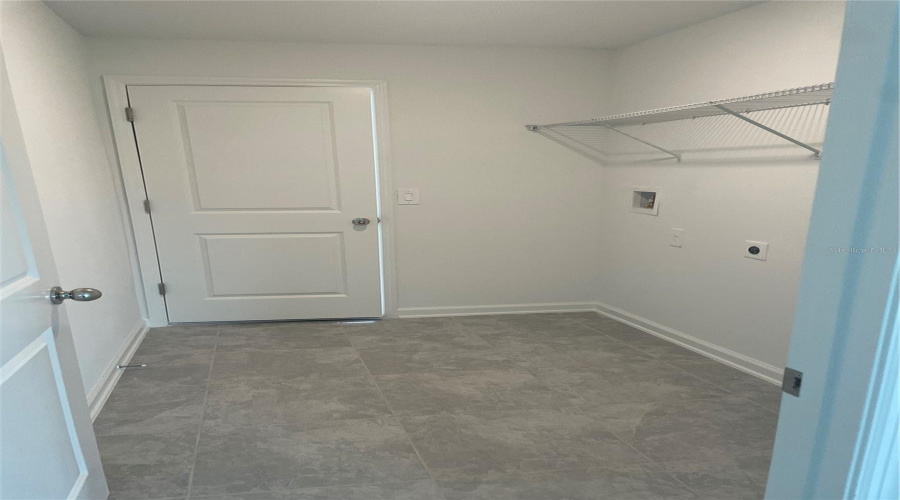 DAVENPORT, Florida 33837, 3 Bedrooms Bedrooms, ,2 BathroomsBathrooms,Residential,For Sale,DARING,0,MFRO6388579