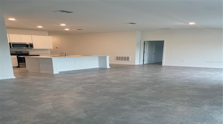 DAVENPORT, Florida 33837, 3 Bedrooms Bedrooms, ,2 BathroomsBathrooms,Residential,For Sale,DARING,0,MFRO6388579