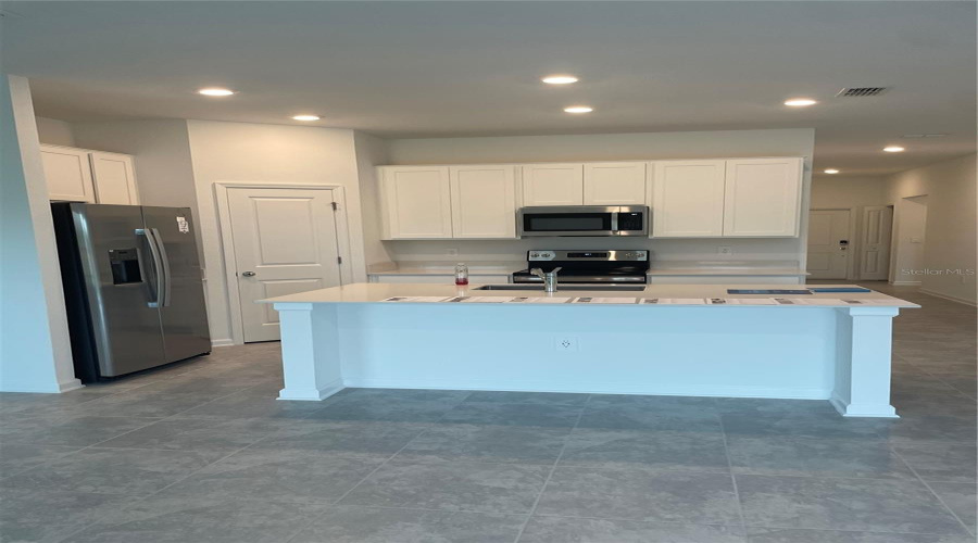 DAVENPORT, Florida 33837, 3 Bedrooms Bedrooms, ,2 BathroomsBathrooms,Residential,For Sale,DARING,0,MFRO6388579