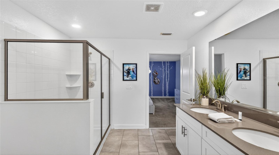 KISSIMMEE, Florida 34746, 8 Bedrooms Bedrooms, ,5 BathroomsBathrooms,Residential,For Sale,PROTAGONIST,0,MFRO6388632