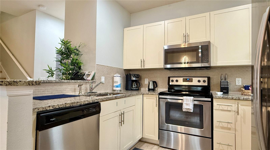 KISSIMMEE, Florida 34747, 4 Bedrooms Bedrooms, ,3 BathroomsBathrooms,Residential,For Sale,SHINE,0,MFRO6388623