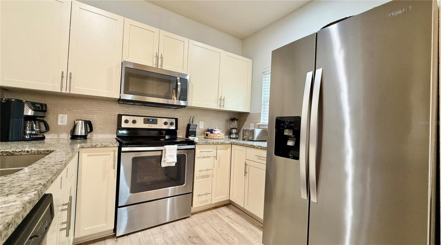 KISSIMMEE, Florida 34747, 4 Bedrooms Bedrooms, ,3 BathroomsBathrooms,Residential,For Sale,SHINE,0,MFRO6388623