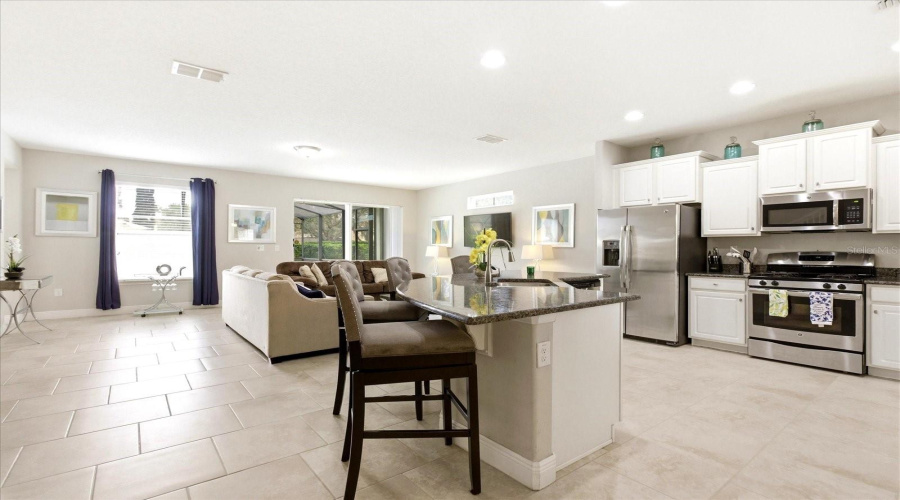 DAVENPORT, Florida 33837, 6 Bedrooms Bedrooms, ,5 BathroomsBathrooms,Residential,For Sale,OAKVIEW,0,MFRO6387731