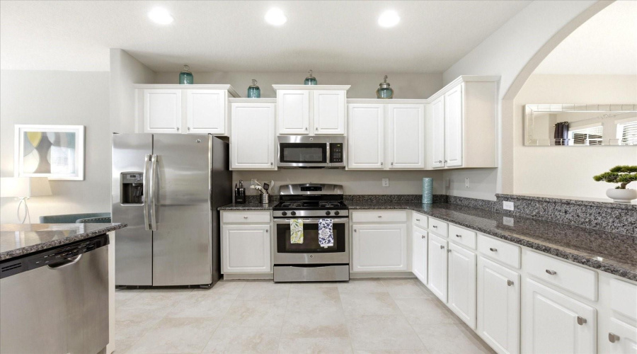 DAVENPORT, Florida 33837, 6 Bedrooms Bedrooms, ,5 BathroomsBathrooms,Residential,For Sale,OAKVIEW,0,MFRO6387731