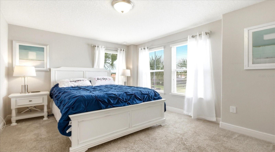 DAVENPORT, Florida 33837, 6 Bedrooms Bedrooms, ,5 BathroomsBathrooms,Residential,For Sale,OAKVIEW,0,MFRO6387731