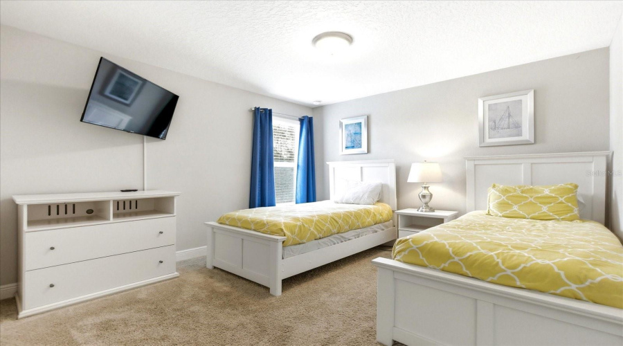 DAVENPORT, Florida 33837, 6 Bedrooms Bedrooms, ,5 BathroomsBathrooms,Residential,For Sale,OAKVIEW,0,MFRO6387731