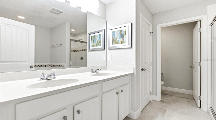 DAVENPORT, Florida 33837, 6 Bedrooms Bedrooms, ,5 BathroomsBathrooms,Residential,For Sale,OAKVIEW,0,MFRO6387731