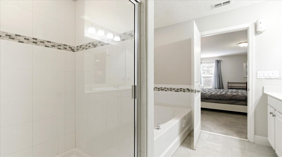 DAVENPORT, Florida 33837, 6 Bedrooms Bedrooms, ,5 BathroomsBathrooms,Residential,For Sale,OAKVIEW,0,MFRO6387731