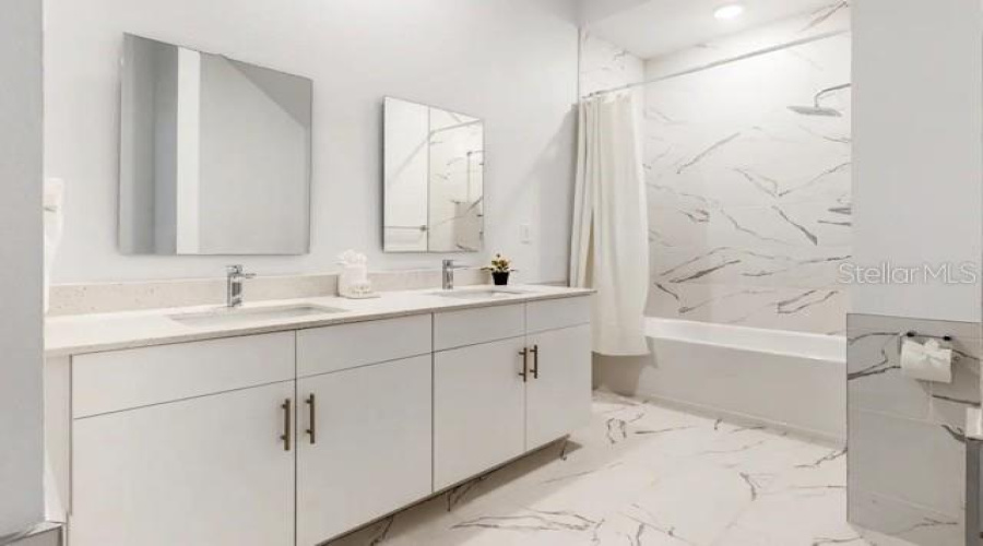 DAVENPORT, Florida 33896, 5 Bedrooms Bedrooms, ,4 BathroomsBathrooms,Residential,For Sale,FAMAGUSTA,0,MFRO6388644