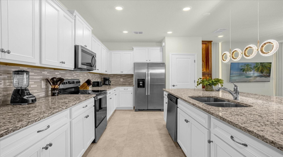 DAVENPORT, Florida 33897, 5 Bedrooms Bedrooms, ,4 BathroomsBathrooms,Residential,For Sale,LANA,0,MFRS5145263