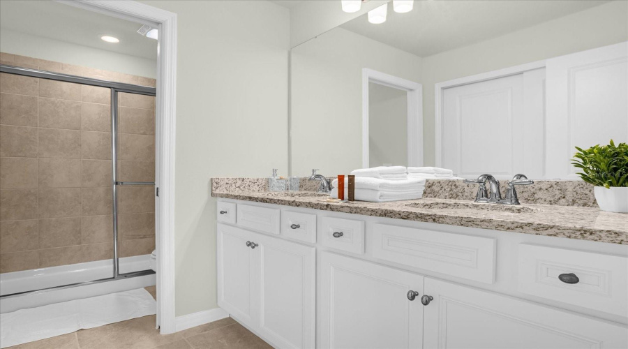 DAVENPORT, Florida 33897, 5 Bedrooms Bedrooms, ,4 BathroomsBathrooms,Residential,For Sale,LANA,0,MFRS5145263