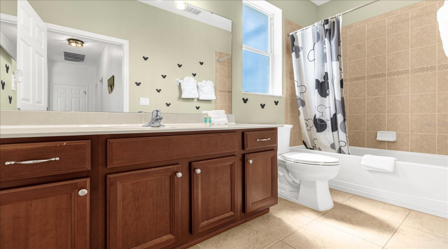 DAVENPORT, Florida 33837, 5 Bedrooms Bedrooms, ,4 BathroomsBathrooms,Residential,For Sale,YELLOW SNAPDRAGON,0,MFRS5145326