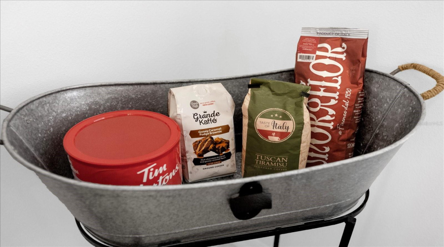 DAVENPORT, Florida 33837, 5 Bedrooms Bedrooms, ,4 BathroomsBathrooms,Residential,For Sale,YELLOW SNAPDRAGON,0,MFRS5145326