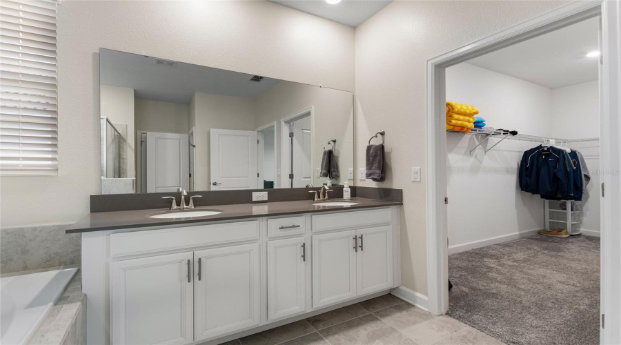 DAVENPORT, Florida 33896, 4 Bedrooms Bedrooms, ,3 BathroomsBathrooms,Residential,For Sale,FALLEN OAK DR,0,MFRS5145325