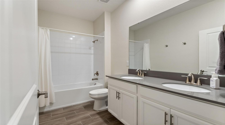 DAVENPORT, Florida 33896, 4 Bedrooms Bedrooms, ,3 BathroomsBathrooms,Residential,For Sale,FALLEN OAK DR,0,MFRS5145325