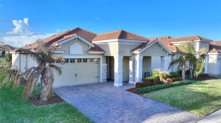 DAVENPORT, Florida 33896, 4 Bedrooms Bedrooms, ,3 BathroomsBathrooms,Residential,For Sale,FALLEN OAK DR,0,MFRS5145325