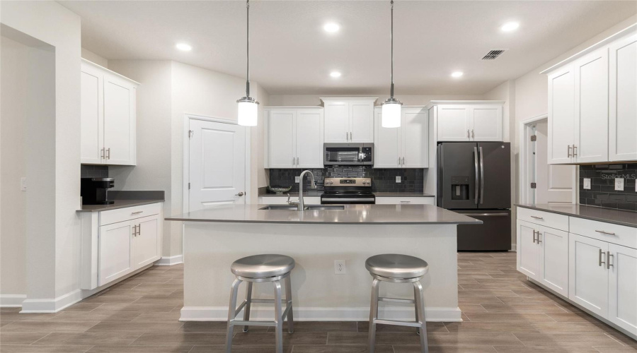 DAVENPORT, Florida 33896, 4 Bedrooms Bedrooms, ,3 BathroomsBathrooms,Residential,For Sale,FALLEN OAK DR,0,MFRS5145325