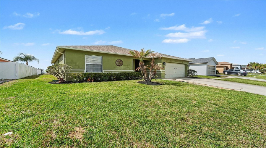 DAVENPORT, Florida 33837, 4 Bedrooms Bedrooms, ,2 BathroomsBathrooms,Residential,For Sale,SIERRA,0,MFRO6388690