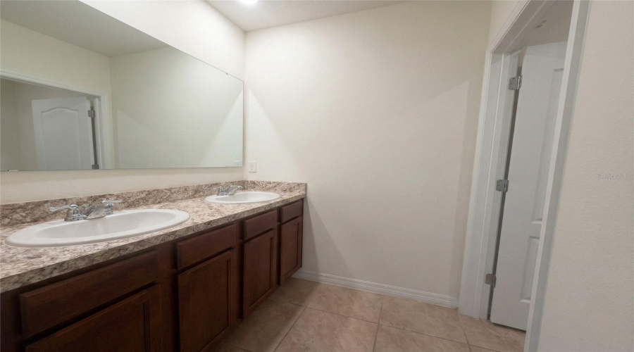 DAVENPORT, Florida 33897, 5 Bedrooms Bedrooms, ,3 BathroomsBathrooms,Residential,For Sale,FOX SQUIRREL,0,MFRS5144354