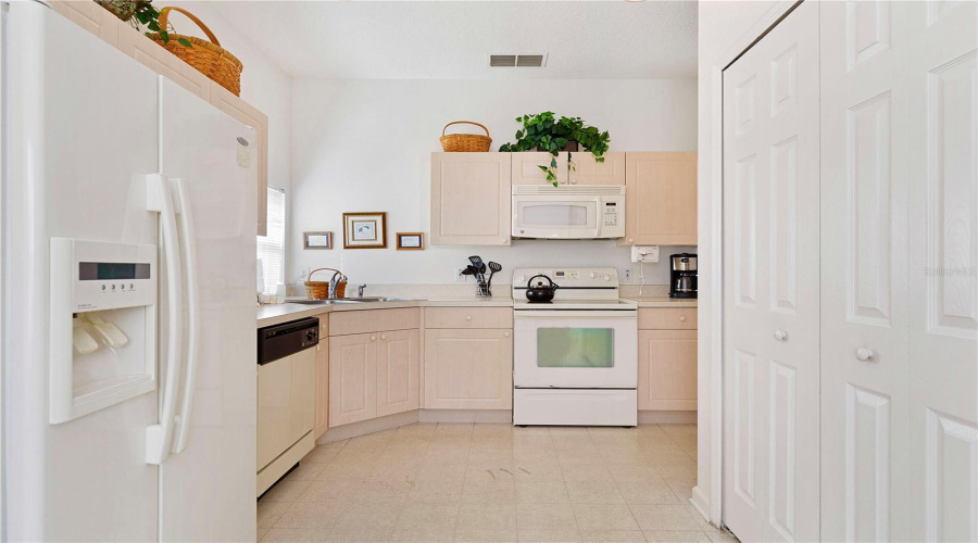 KISSIMMEE, Florida 34747, 4 Bedrooms Bedrooms, ,2 BathroomsBathrooms,Residential,For Sale,FAN PALM,0,MFRO6348262