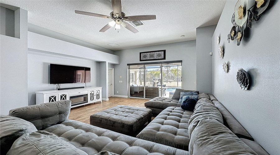 DAVENPORT, Florida 33897, 4 Bedrooms Bedrooms, ,3 BathroomsBathrooms,Residential,For Sale,TUPELO,0,MFRS5142937