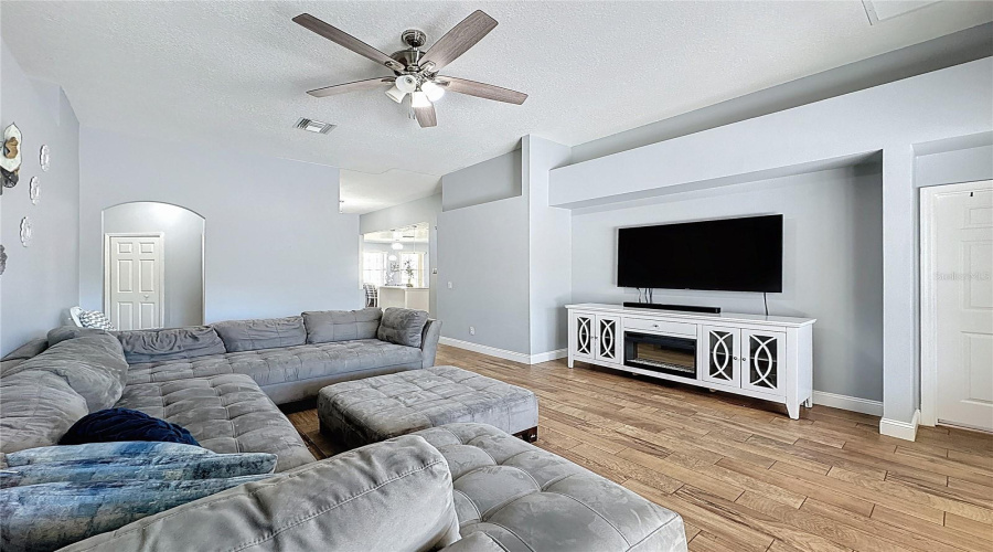 DAVENPORT, Florida 33897, 4 Bedrooms Bedrooms, ,3 BathroomsBathrooms,Residential,For Sale,TUPELO,0,MFRS5142937