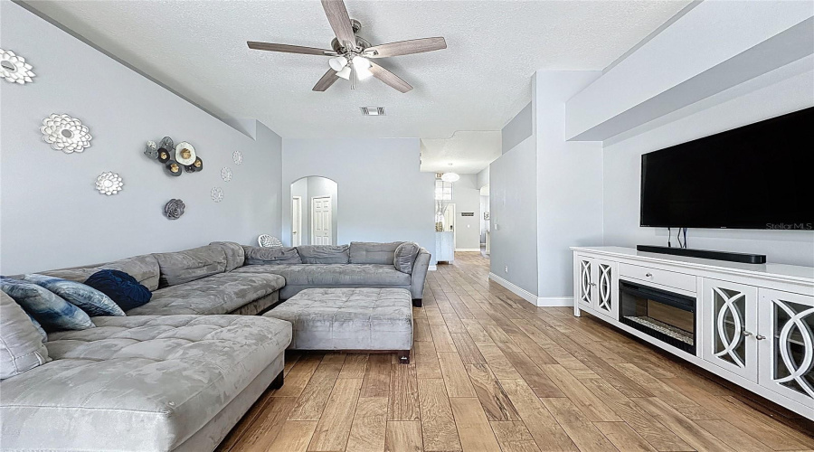 DAVENPORT, Florida 33897, 4 Bedrooms Bedrooms, ,3 BathroomsBathrooms,Residential,For Sale,TUPELO,0,MFRS5142937