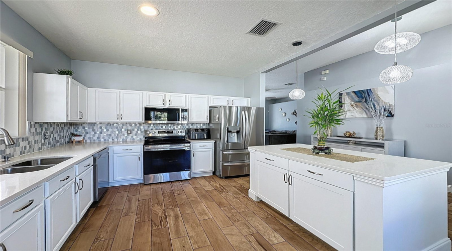 DAVENPORT, Florida 33897, 4 Bedrooms Bedrooms, ,3 BathroomsBathrooms,Residential,For Sale,TUPELO,0,MFRS5142937