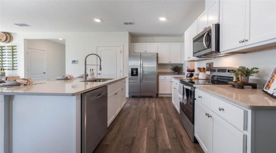 DAVENPORT, Florida 33837, 5 Bedrooms Bedrooms, ,3 BathroomsBathrooms,Residential,For Sale,MOLERA BEACH,0,MFRO6366837