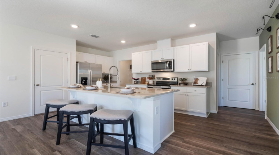 DAVENPORT, Florida 33837, 5 Bedrooms Bedrooms, ,3 BathroomsBathrooms,Residential,For Sale,MOLERA BEACH,0,MFRO6366837