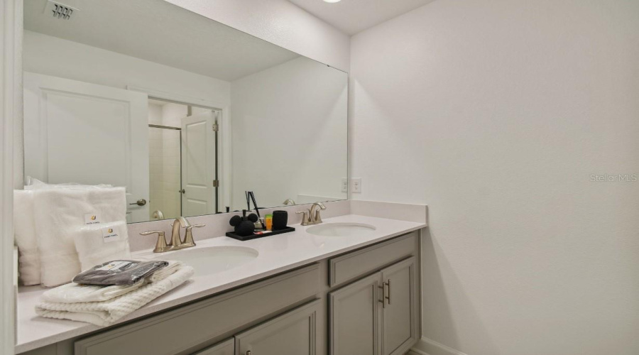 KISSIMMEE, Florida 34746, 4 Bedrooms Bedrooms, ,3 BathroomsBathrooms,Residential,For Sale,PENELOPE,0,MFRO6388453