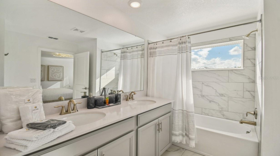 KISSIMMEE, Florida 34746, 4 Bedrooms Bedrooms, ,3 BathroomsBathrooms,Residential,For Sale,PENELOPE,0,MFRO6388453