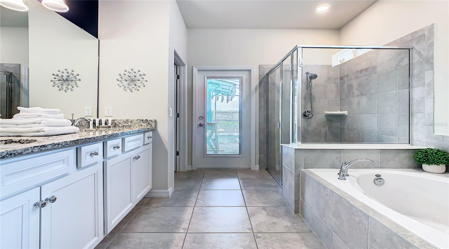 DAVENPORT, Florida 33897, 7 Bedrooms Bedrooms, ,5 BathroomsBathrooms,Residential,For Sale,LILAC,0,MFRO6388893