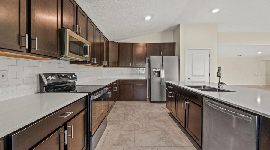 KISSIMMEE, Florida 34746, 4 Bedrooms Bedrooms, ,3 BathroomsBathrooms,Residential,For Sale,LIGHTERKNOT,0,MFRS5145410