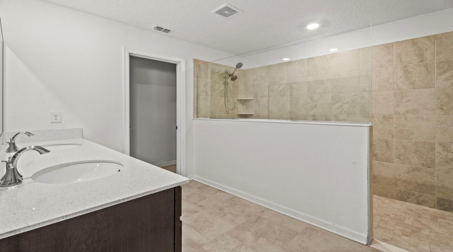 KISSIMMEE, Florida 34746, 4 Bedrooms Bedrooms, ,3 BathroomsBathrooms,Residential,For Sale,LIGHTERKNOT,0,MFRS5145410