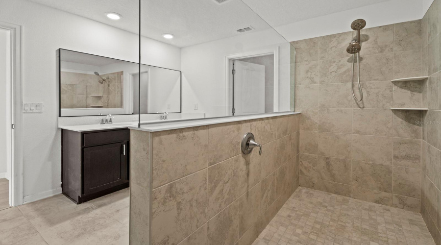 KISSIMMEE, Florida 34746, 4 Bedrooms Bedrooms, ,3 BathroomsBathrooms,Residential,For Sale,LIGHTERKNOT,0,MFRS5145410