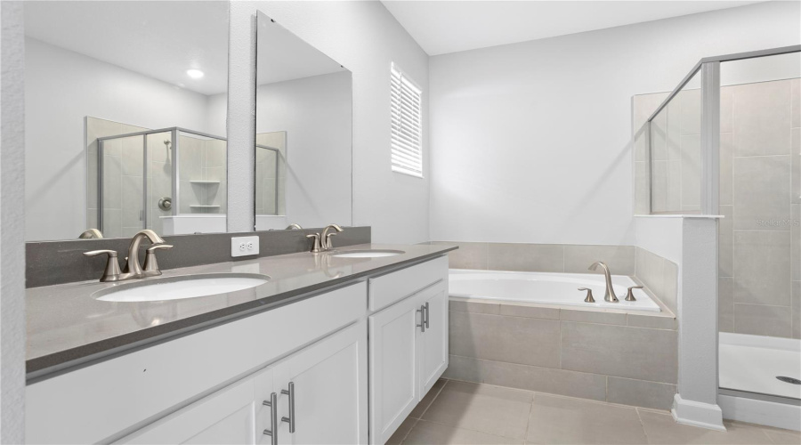 DAVENPORT, Florida 33837, 4 Bedrooms Bedrooms, ,3 BathroomsBathrooms,Residential,For Sale,CAMDEN,0,MFRO6387597