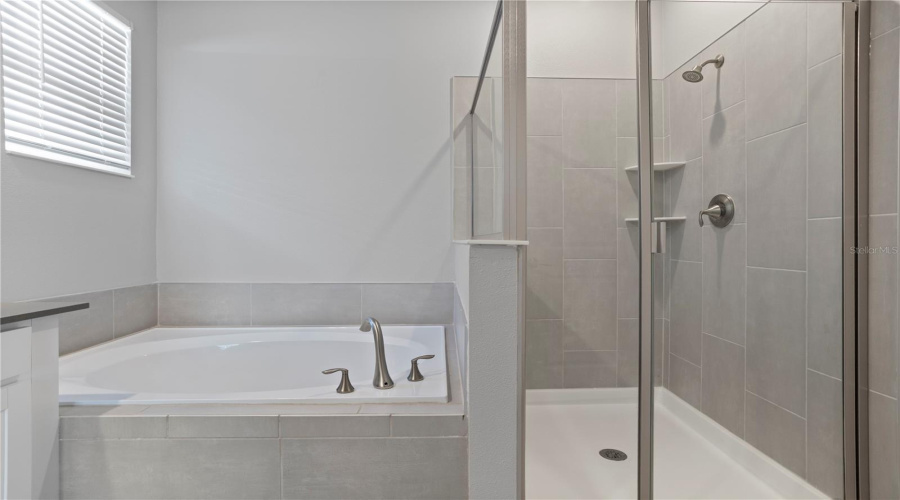 DAVENPORT, Florida 33837, 4 Bedrooms Bedrooms, ,3 BathroomsBathrooms,Residential,For Sale,CAMDEN,0,MFRO6387597