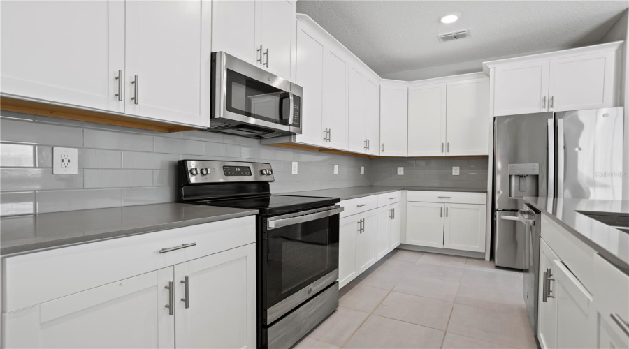 DAVENPORT, Florida 33837, 4 Bedrooms Bedrooms, ,3 BathroomsBathrooms,Residential,For Sale,CAMDEN,0,MFRO6387597