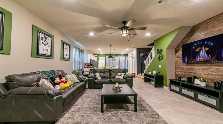 DAVENPORT, Florida 33837, 5 Bedrooms Bedrooms, ,5 BathroomsBathrooms,Residential,For Sale,OAKMOSS,0,MFRO6388379