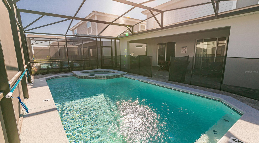 DAVENPORT, Florida 33837, 5 Bedrooms Bedrooms, ,5 BathroomsBathrooms,Residential,For Sale,OAKMOSS,0,MFRO6388379