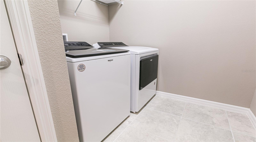 DAVENPORT, Florida 33837, 5 Bedrooms Bedrooms, ,5 BathroomsBathrooms,Residential,For Sale,OAKMOSS,0,MFRO6388379