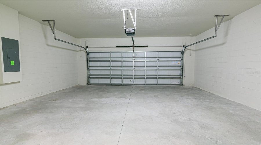 DAVENPORT, Florida 33837, 5 Bedrooms Bedrooms, ,5 BathroomsBathrooms,Residential,For Sale,OAKMOSS,0,MFRO6388379